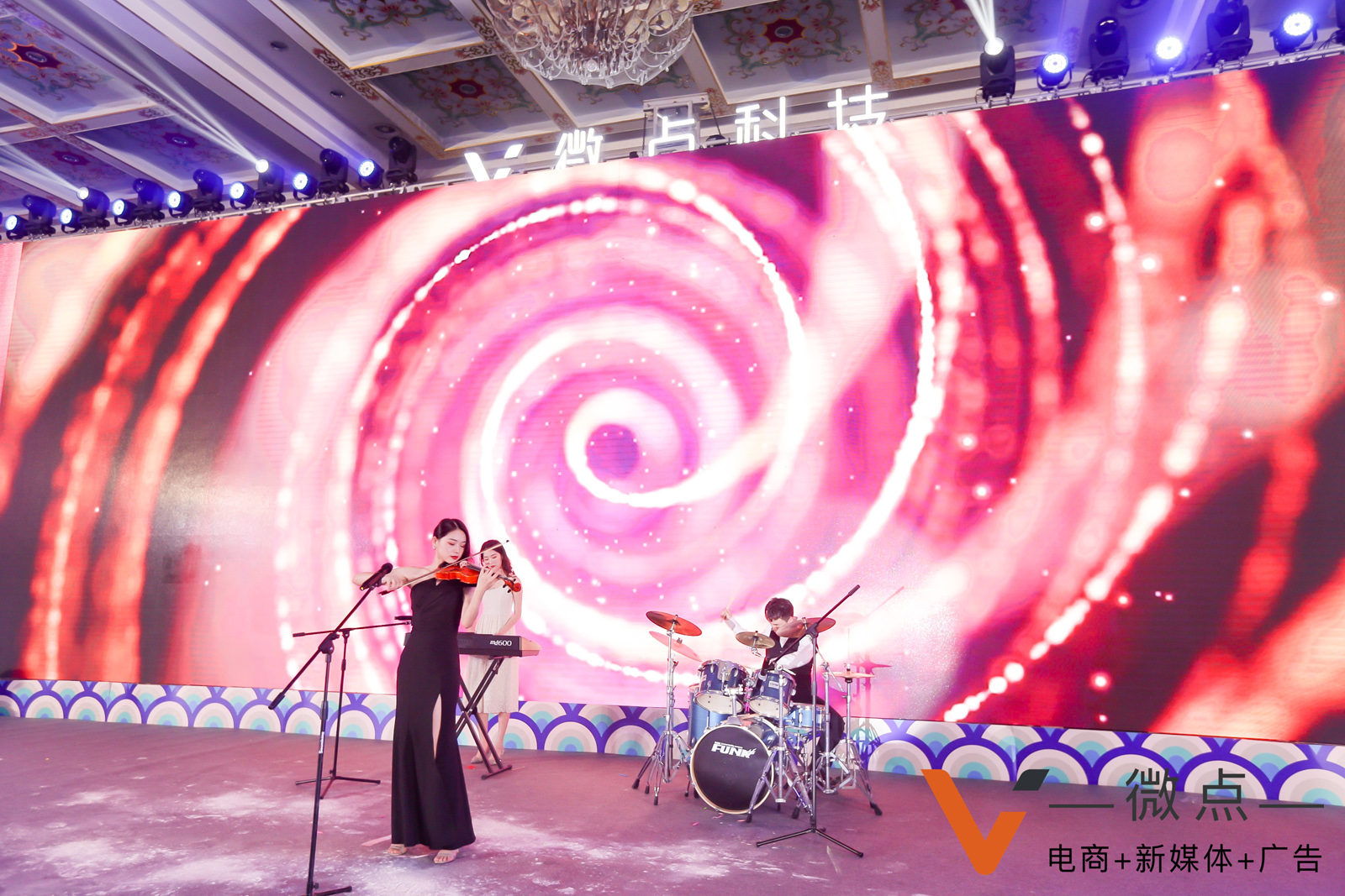 小提琴、電子、+架子鼓組合演奏
